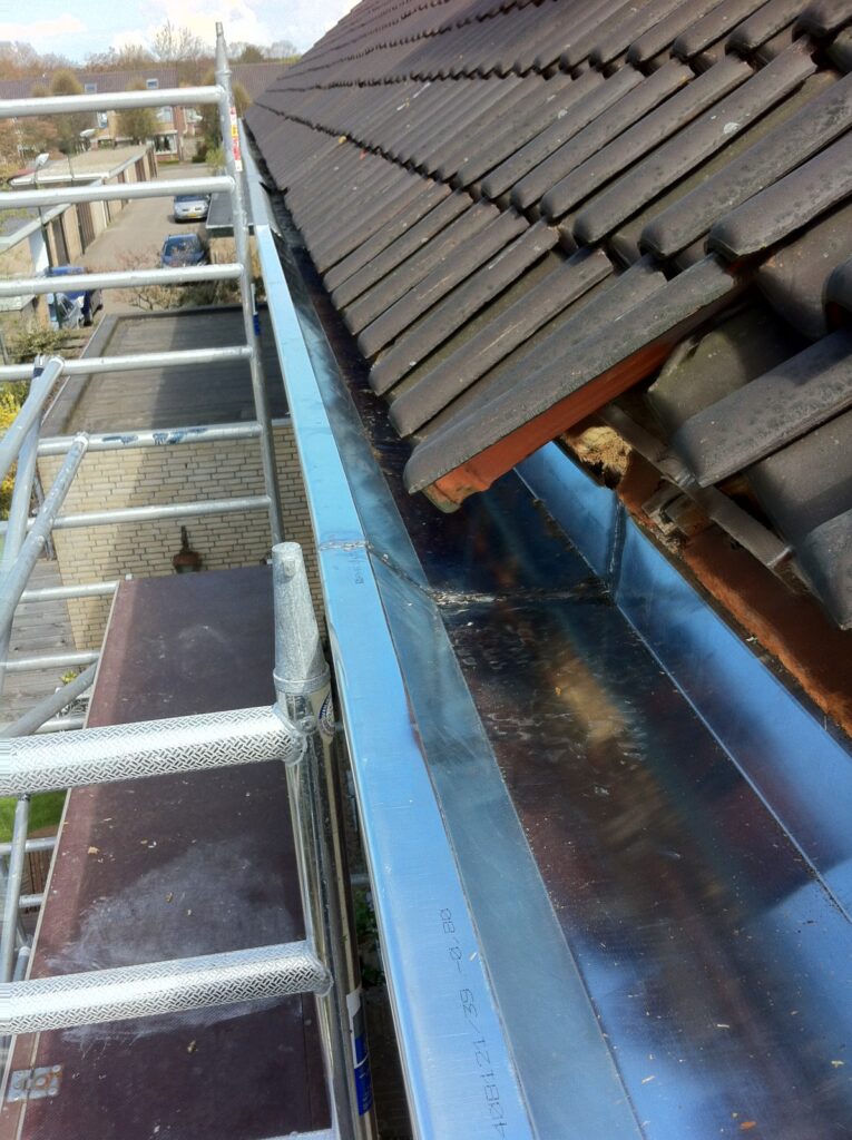 Dakgoot vervangen Dakgoot plaatsen